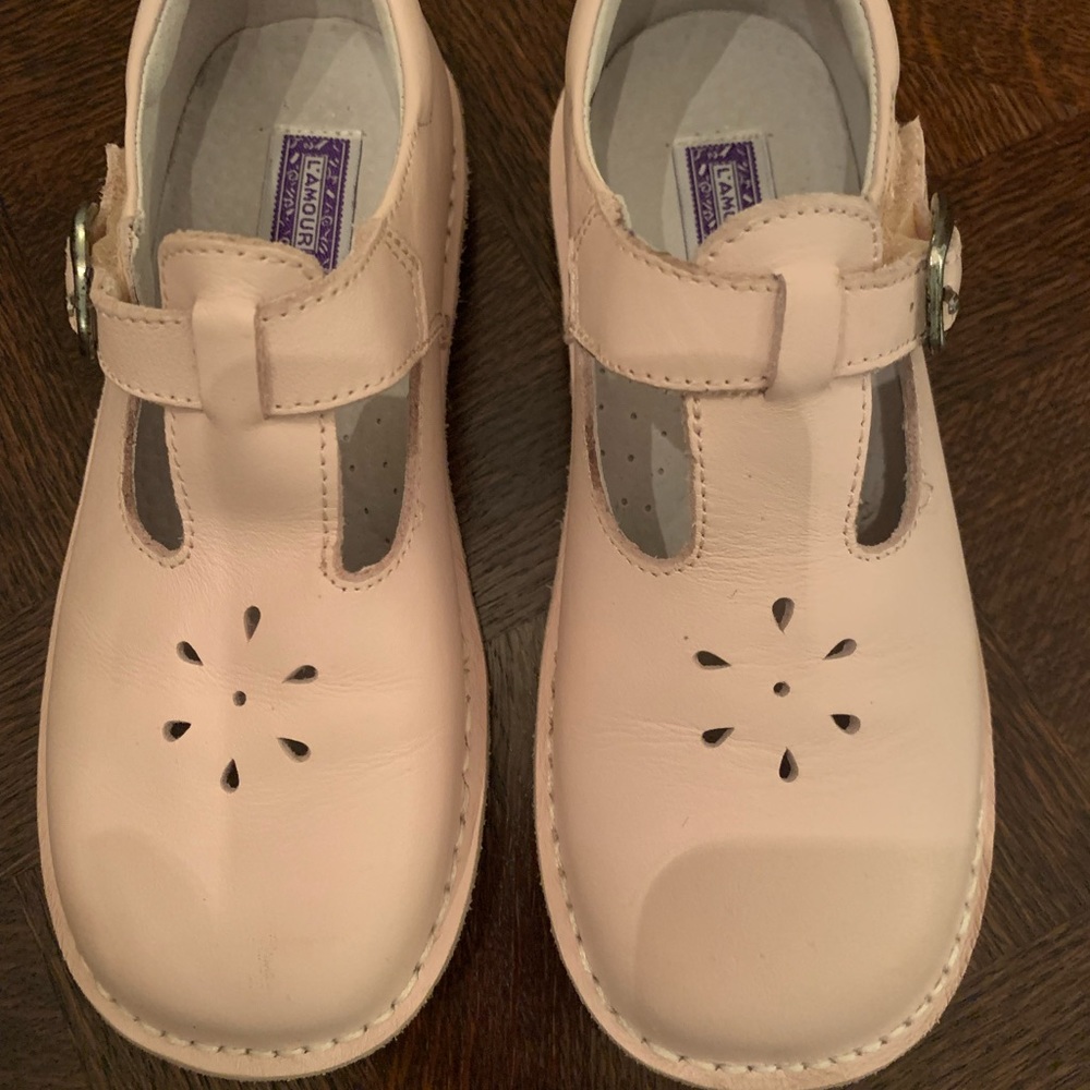 L'AMOUR Classic Joy Leather T-Strap Mary Janes Size 2 girls
